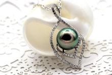 Load image into Gallery viewer, Lucky Peacock Genuine Tahitian Black Pearl Necklace